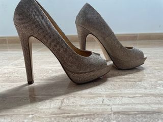 Zapatos MARYPAZ dorados, talla 37