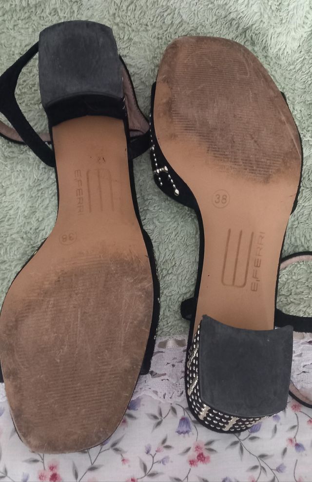 Sandalias tacón negro-dorado