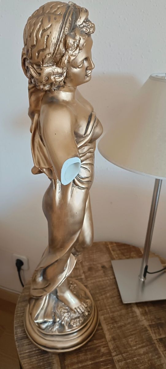 Figura Clásica Decorativa para restaurar.