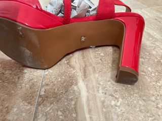 Zapatos rojos de tacón