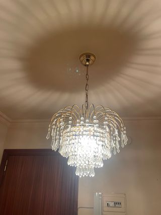Lámpara de cristal dorada