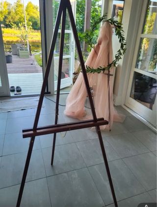 Atril madera marrón - Decoración boda o para pinta