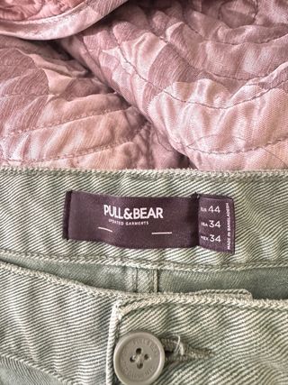 Lote de ropa de Zara y Pull and Bear.