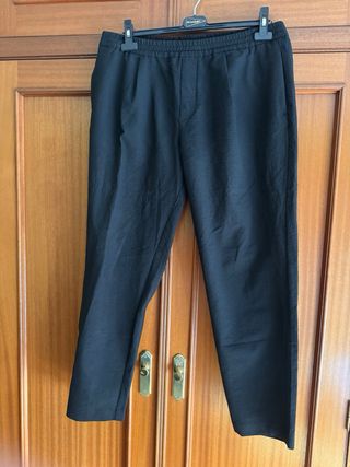 Lote de ropa de Zara y Pull and Bear.