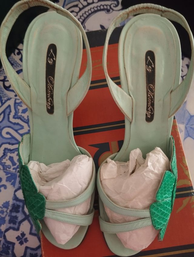 Sandalias de Paco Rubio con tacón verde agua