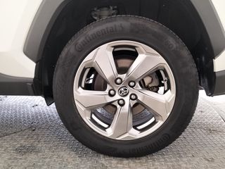TOYOTA RAV4 220H ADVANCE