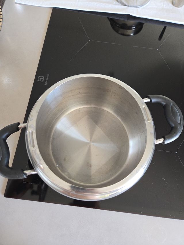 Pentola a pressione nuova