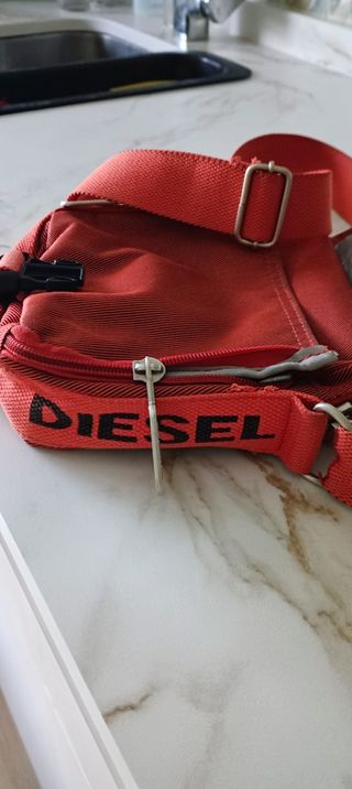 Bandolera roja Diesel
