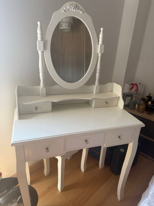 Tocador blanco estilo vintage no es negociable