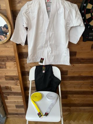Kimono Troika blanco y pantalón negro