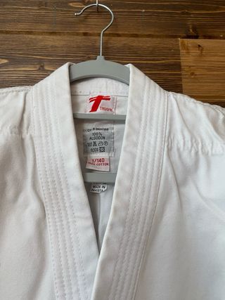 Kimono Troika blanco y pantalón negro