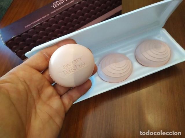 ANTIGUO ESTUCHE 3 PASTILLAS DE JABON PERFUMADOS.