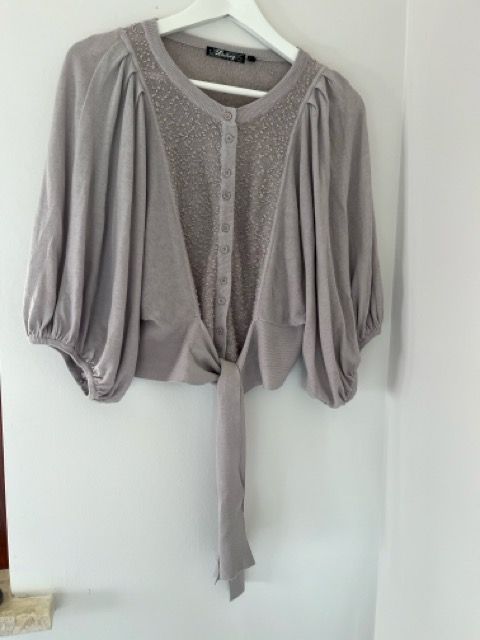 Maglia Grigia con Dettagli