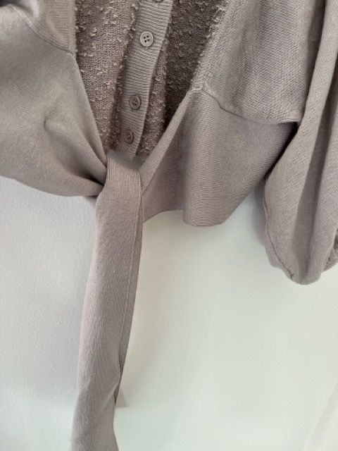 Maglia Grigia con Dettagli