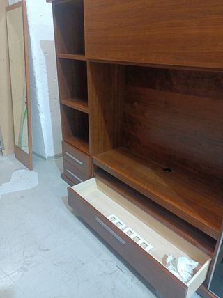 Mueble TV salón madera-cristal