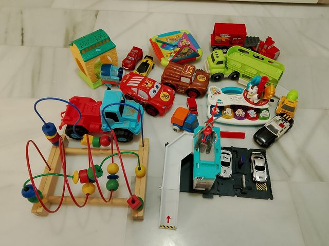 Lote de juguetes para niñ@s.