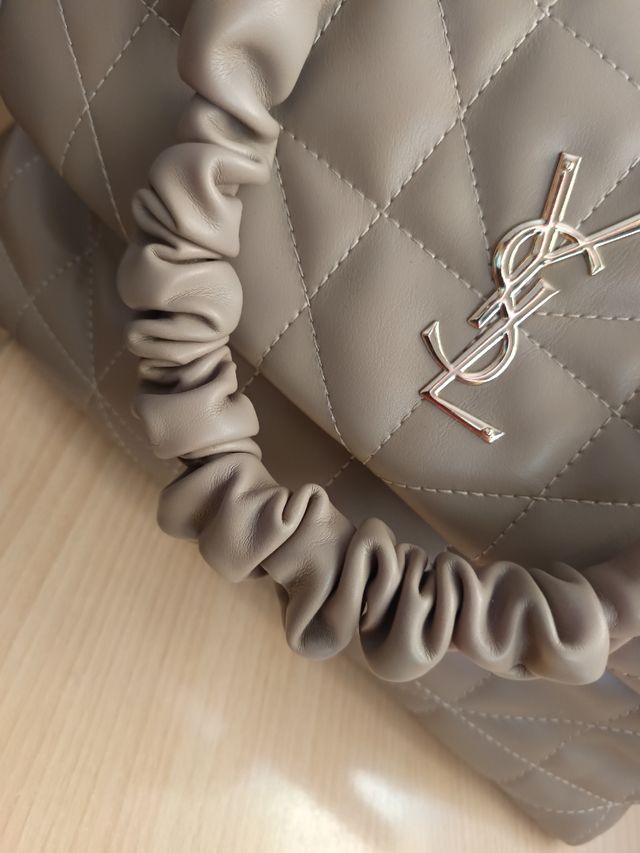 Bolso Beige, diseño elegante y muy amplio.