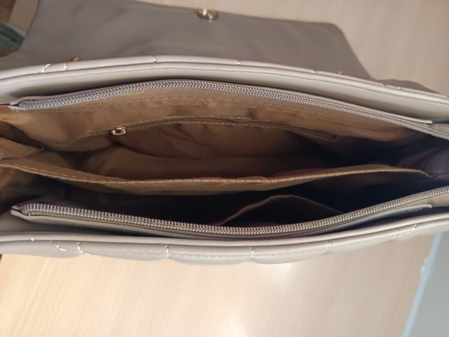 Bolso Beige, diseño elegante y muy amplio.