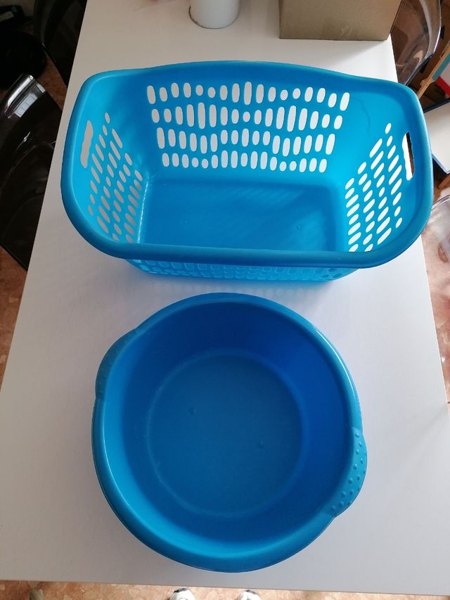 2 cestas de plástico azul