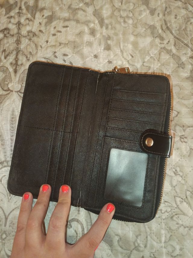 Cartera negra y verde agua