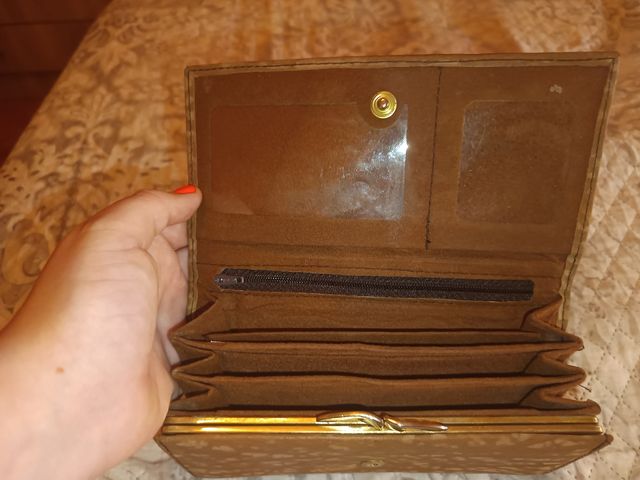 Cartera de cuero marrón