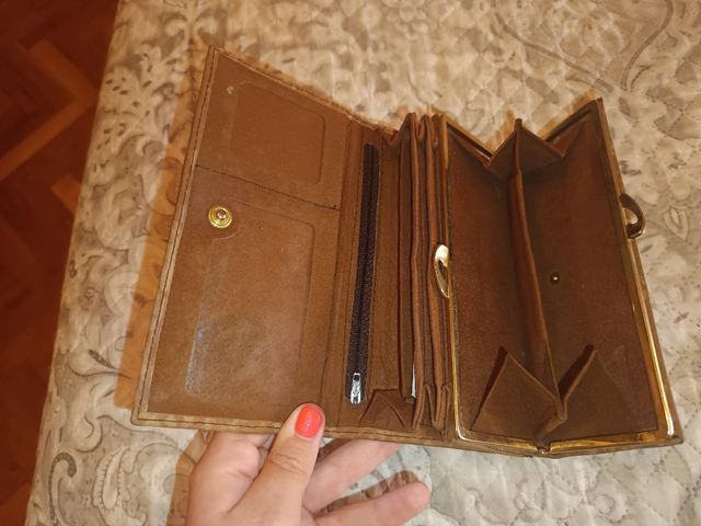 Cartera de cuero marrón