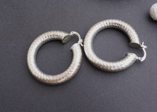 Parure metallo: bracciale e orecchini anello 