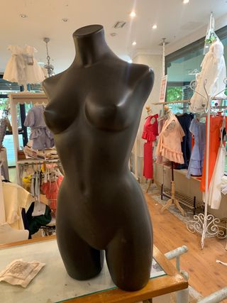 Maniquí busto negro