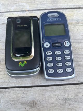 2 Teléfonos móviles vintage Nokia-Alcatel