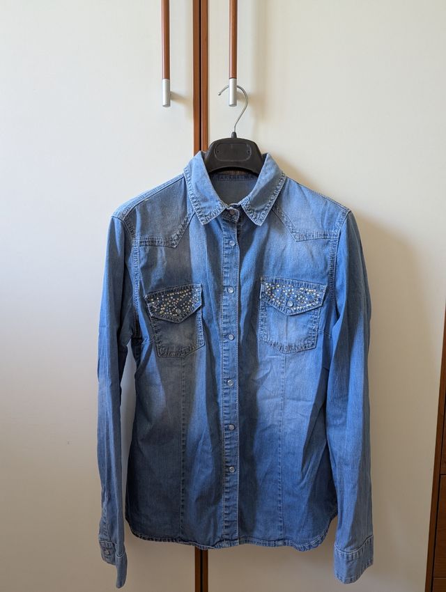 Camicia jeans con dettagli