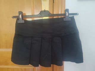 Mini falda negra estilo 2000