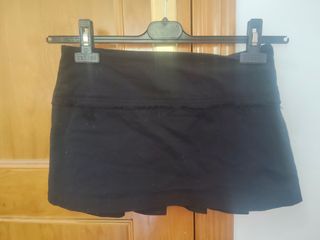 Mini falda negra estilo 2000