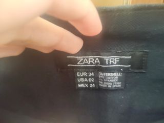 Mini falda negra estilo 2000