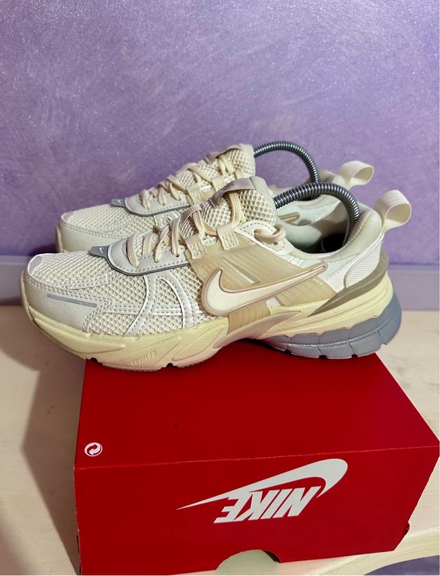 Nike V2K Run Beige - Scarpe