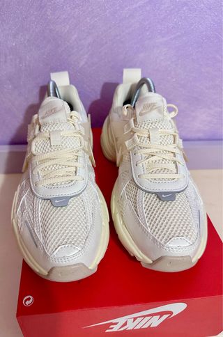 Nike V2K Run Beige - Scarpe