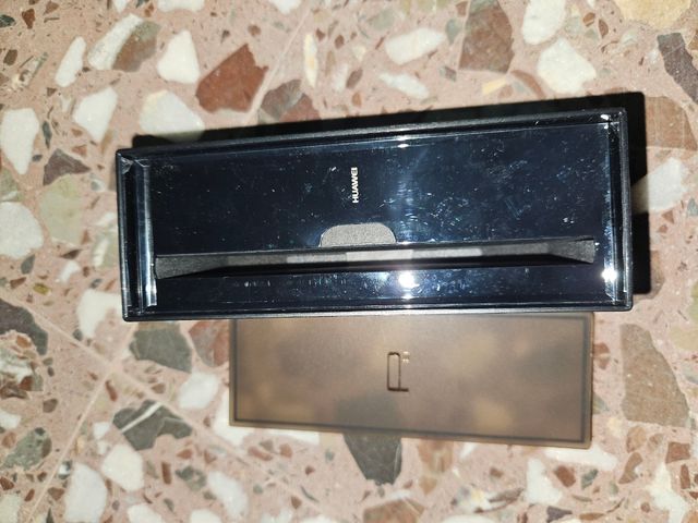 Caja Huawei P8