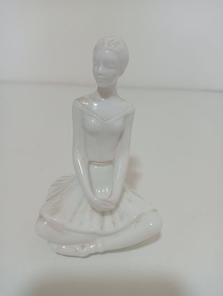 Figura bailarina porta-colonia blanca