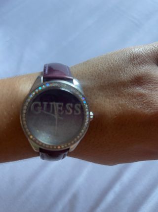 Reloj Guess morado con purpurina