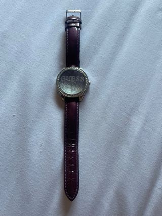Reloj Guess morado con purpurina