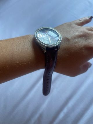 Reloj Guess morado con purpurina