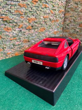 Ferrari 348 TS (1990) – Escala 1:18