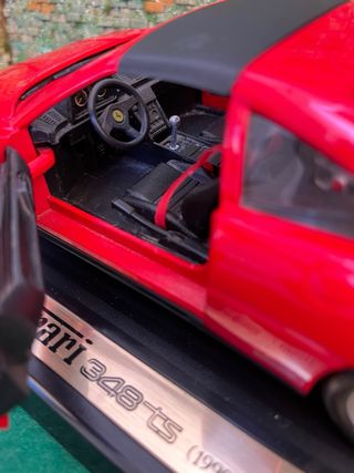 Ferrari 348 TS (1990) – Escala 1:18