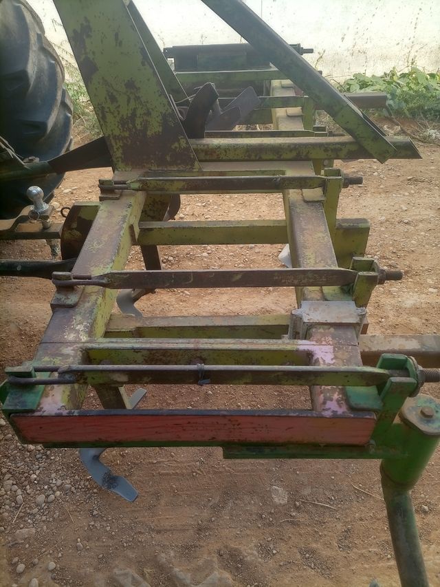 Cultivador agricola 7 brazos