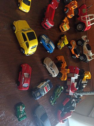 Coches y camiones de juguete (no 5 €)