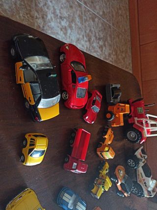 Coches y camiones de juguete (no 5 €)