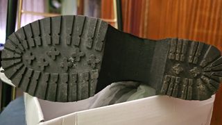 Botín plataforma negro tachuelas