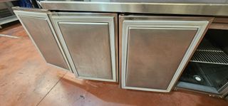MESA CENTRAL REFRIG. CORECO CON ESTANTE DE PASE