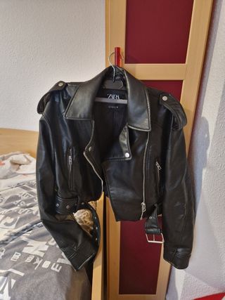 Chaqueta cuero negra Zara