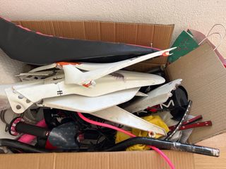 Caja con recambios varios para tu moto de 49cc