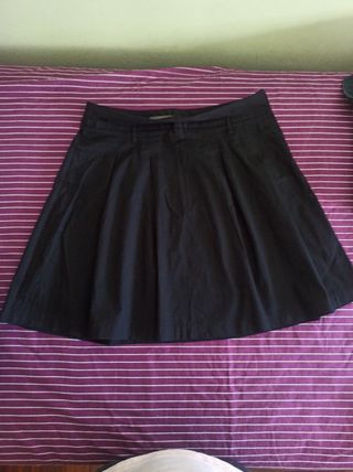 Falda negra plisada